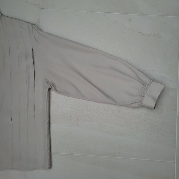 100% silk blouse. Size 4 - Picture 7 of 8